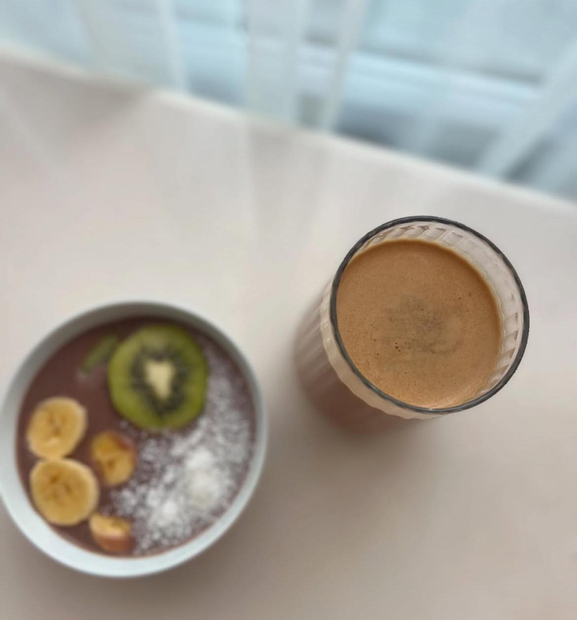 Kivili kahvaltı kasesi ve çikolatalı shake